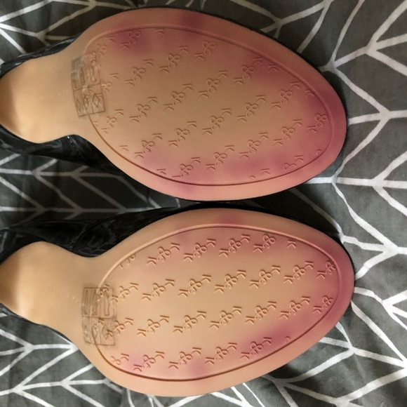 Kelly & Katie Heels, Round Toe - Black, Size 8 - Picture 10 of 16